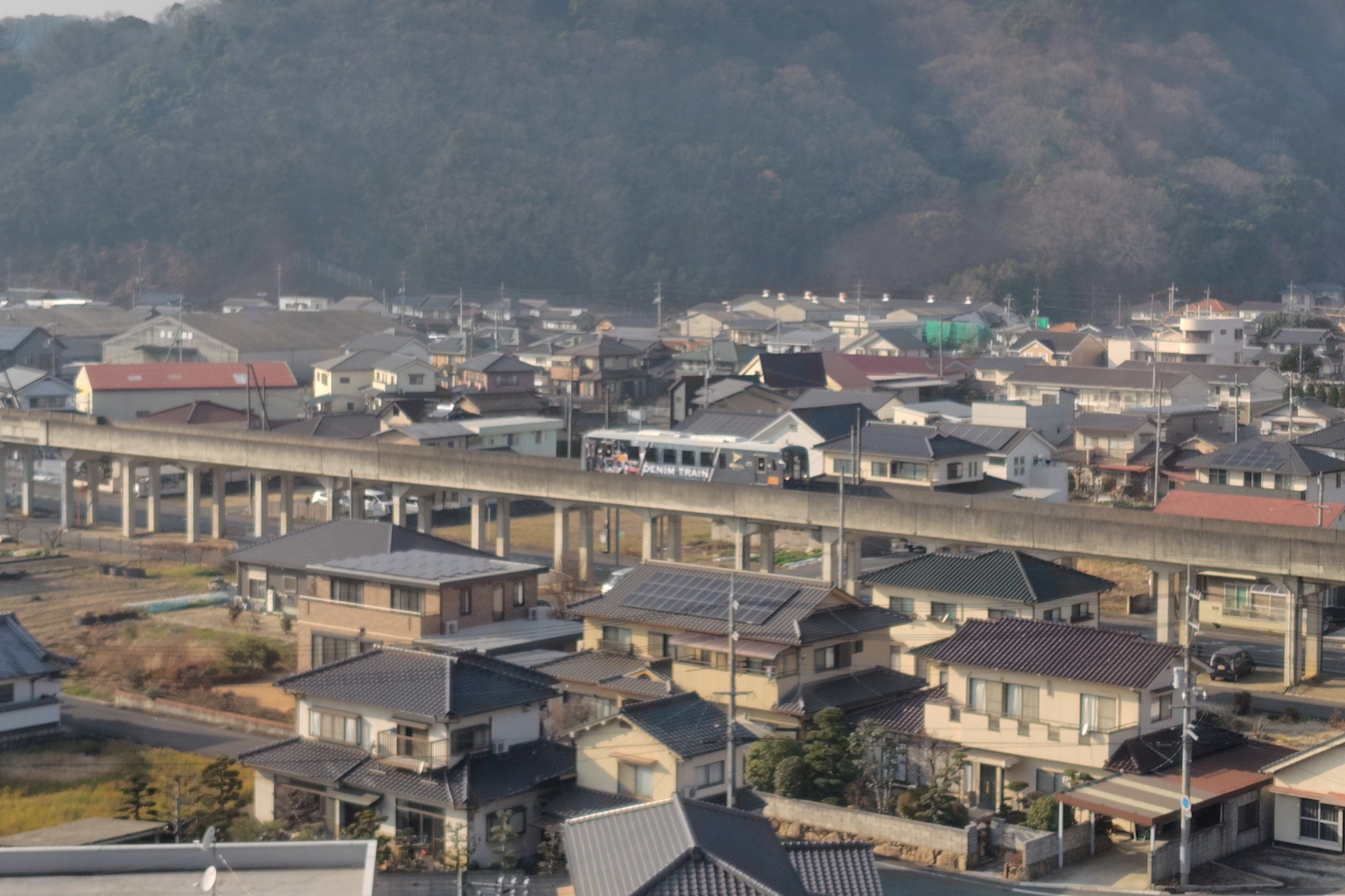 上層階では井原線を一望することができます(6階の客室からの眺め)