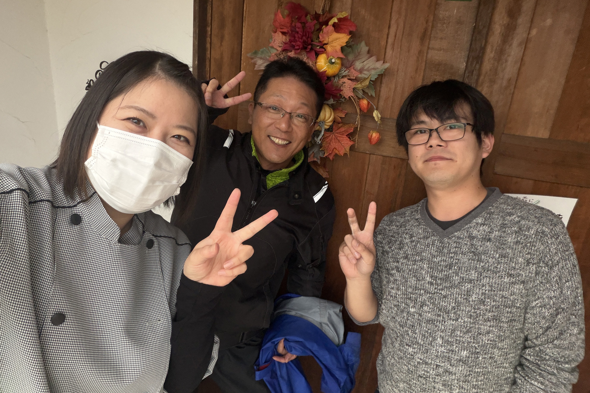 お客さんと一緒の早瀬さん(画像提供:con amore)