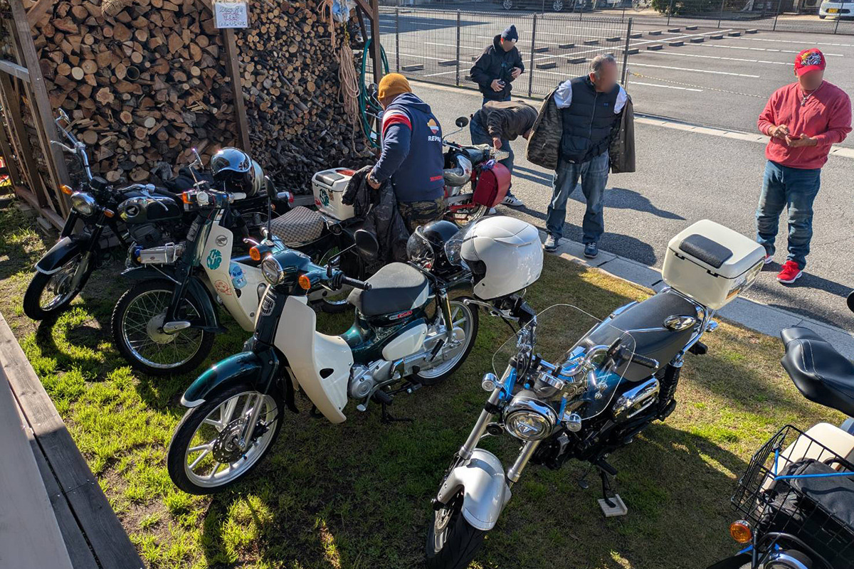 カブミーティングで集合(画像提供:Rider’s Cafe Log House津山)
