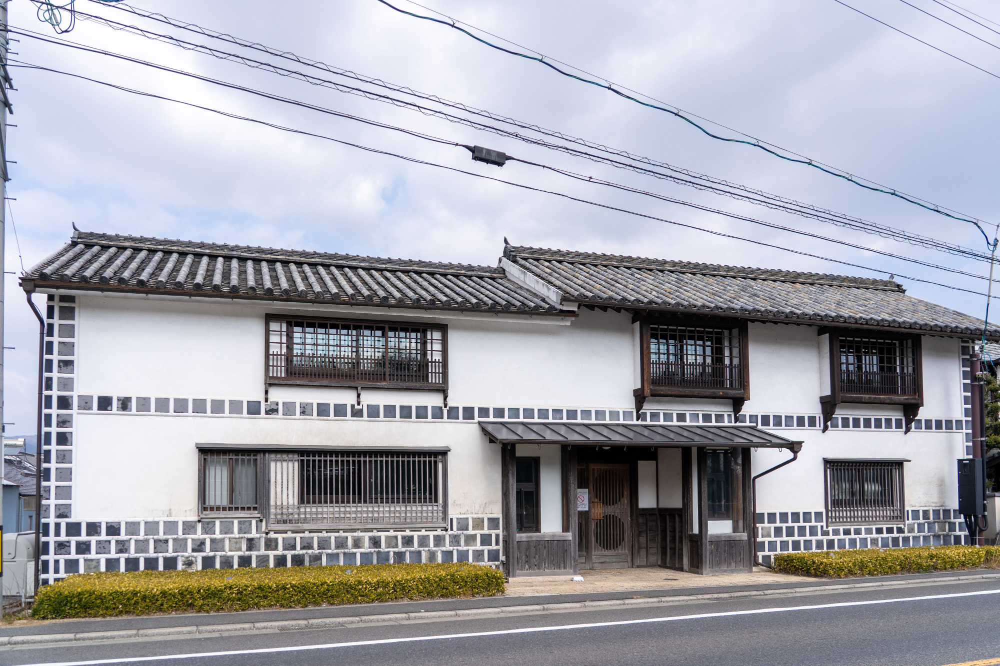 国道486号からの外観