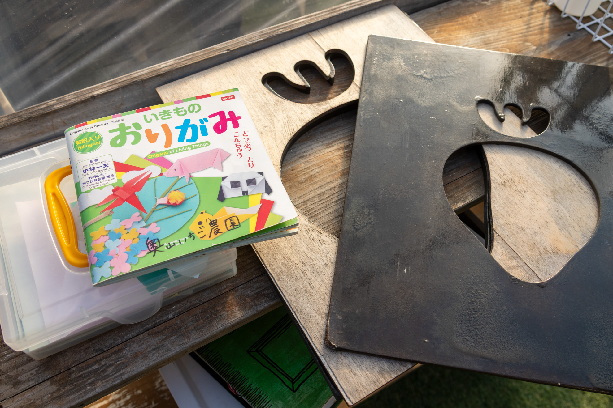 待ち時間も退屈しないよう、撮影グッズやおりがみも用意されています