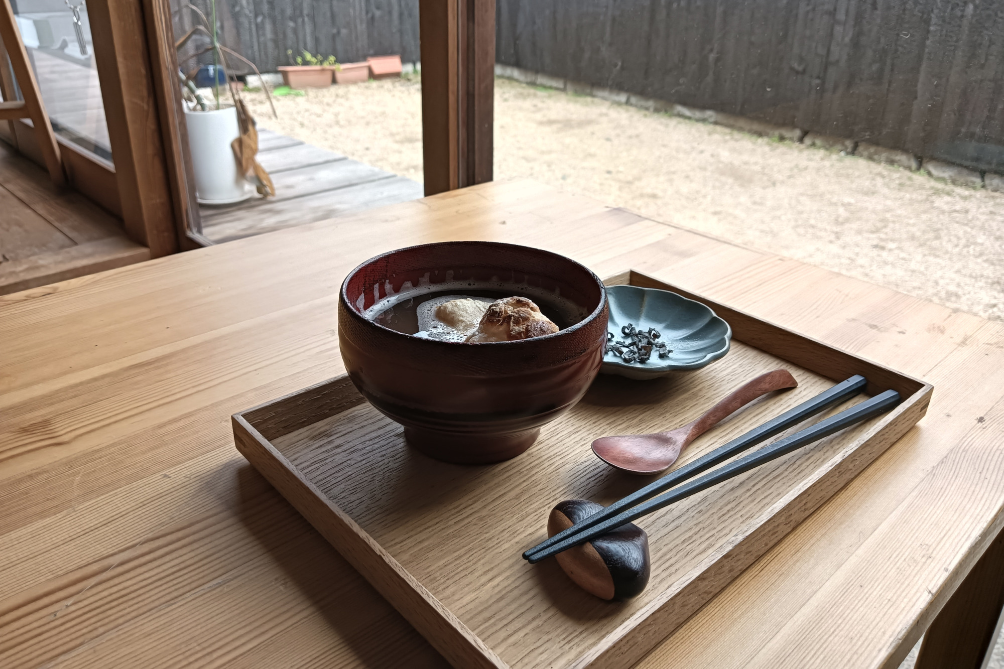 ぜんざいを飲食スペースで