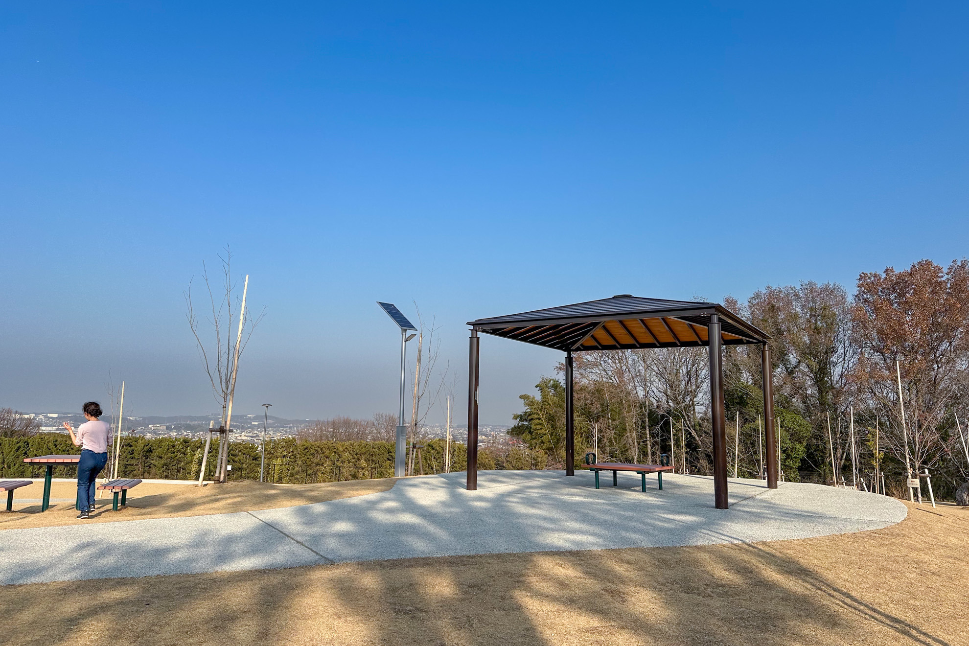 東屋のあるベンチ