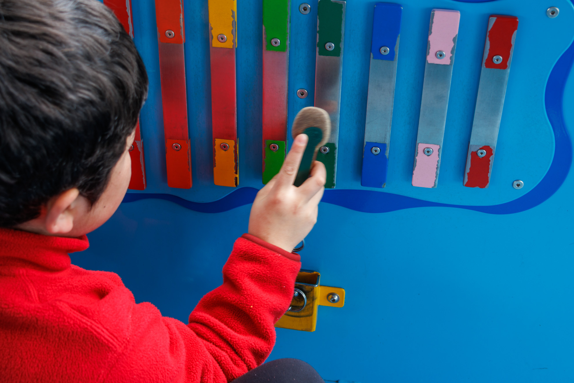 壁面に設けられた鉄琴