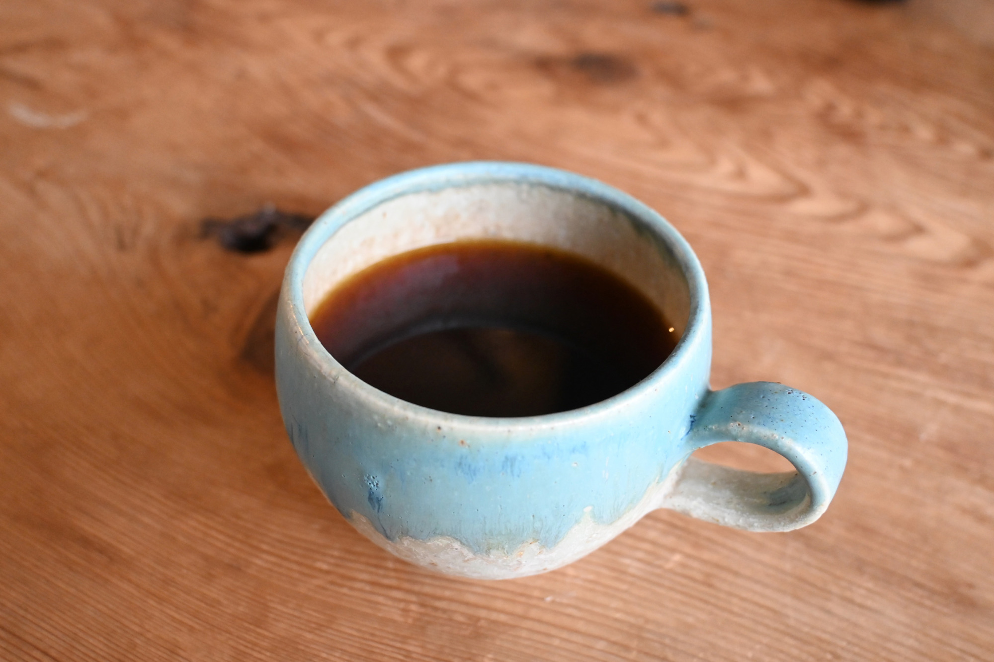 店内の器は熊本の陶芸家・金澤尚宜さん作