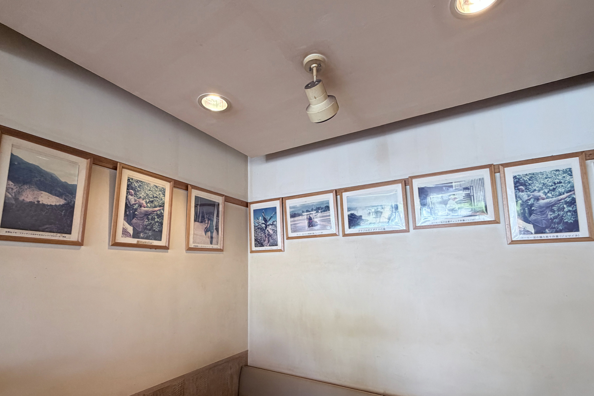 喫茶スペースにも産地での写真