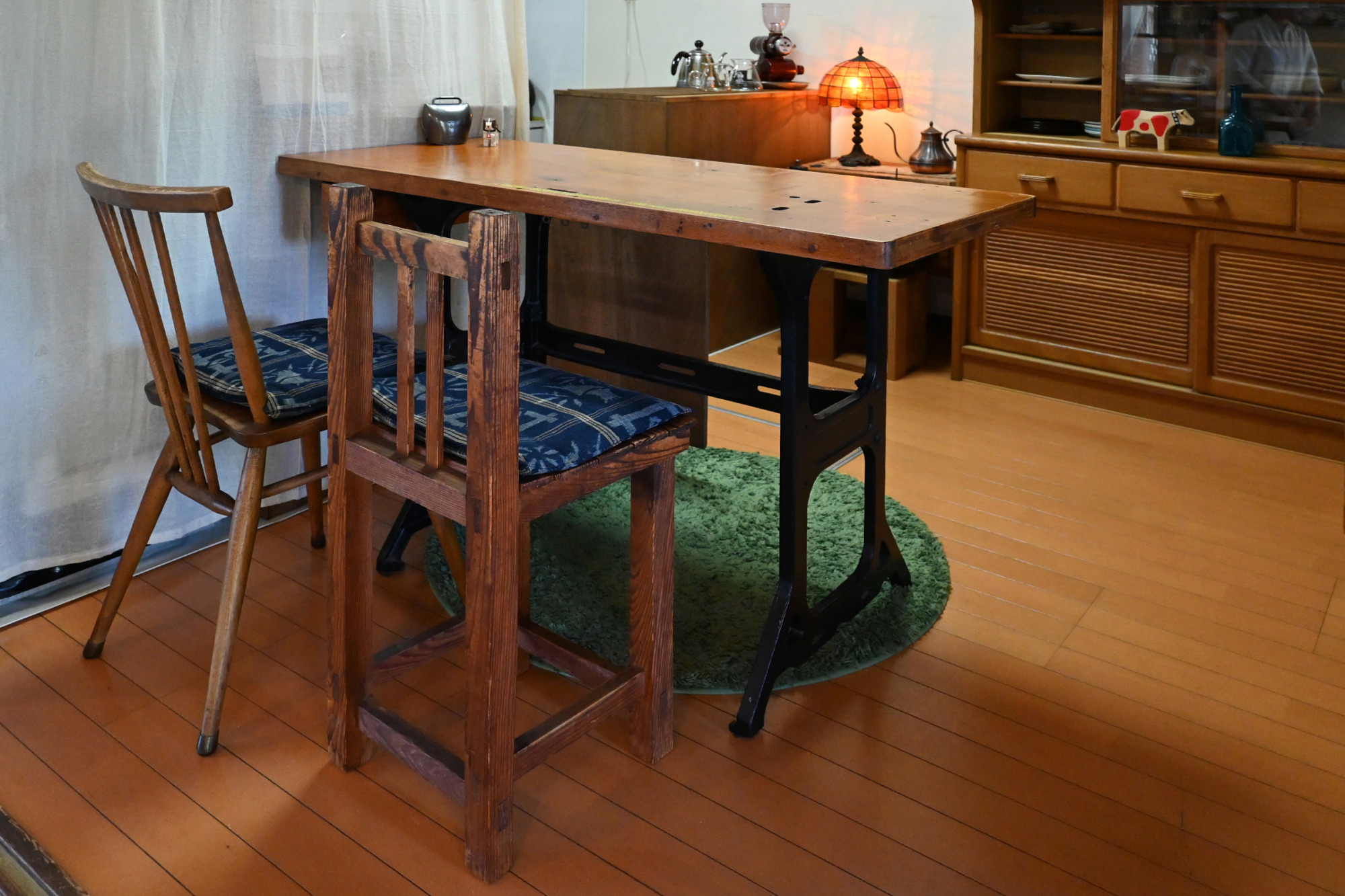 元はミシン台のテーブル