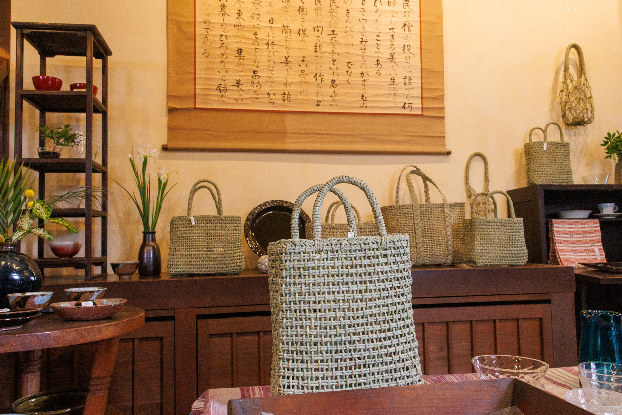 現代倉敷の民藝シーンをリードする「須波亨商店」の「倉敷いかご」