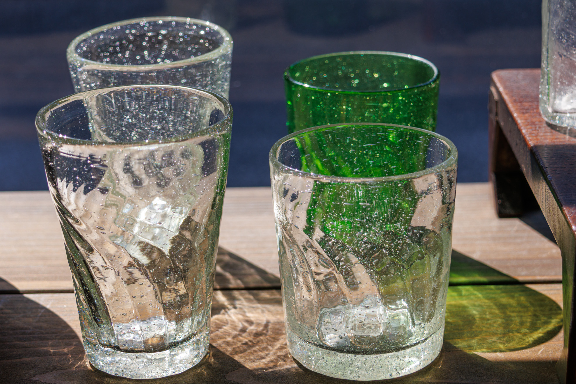 ガラス瓶を再生して作られた丈夫なグラス