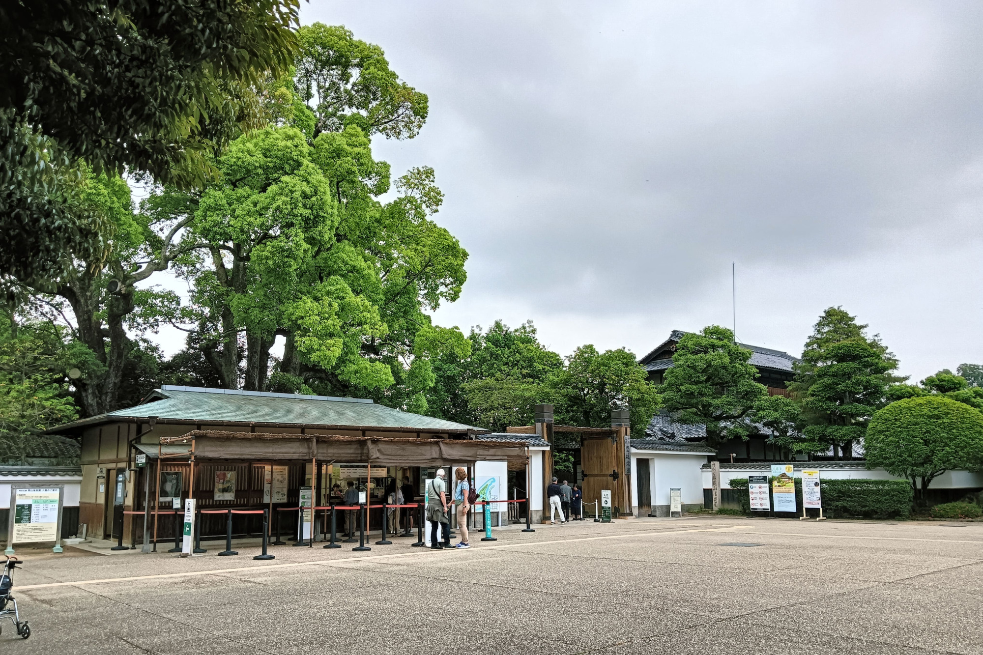 岡山後楽園正門