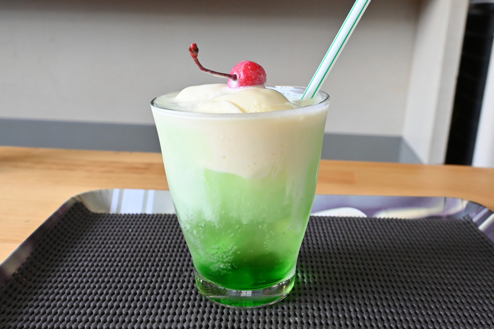 王道の昭和クリームソーダ