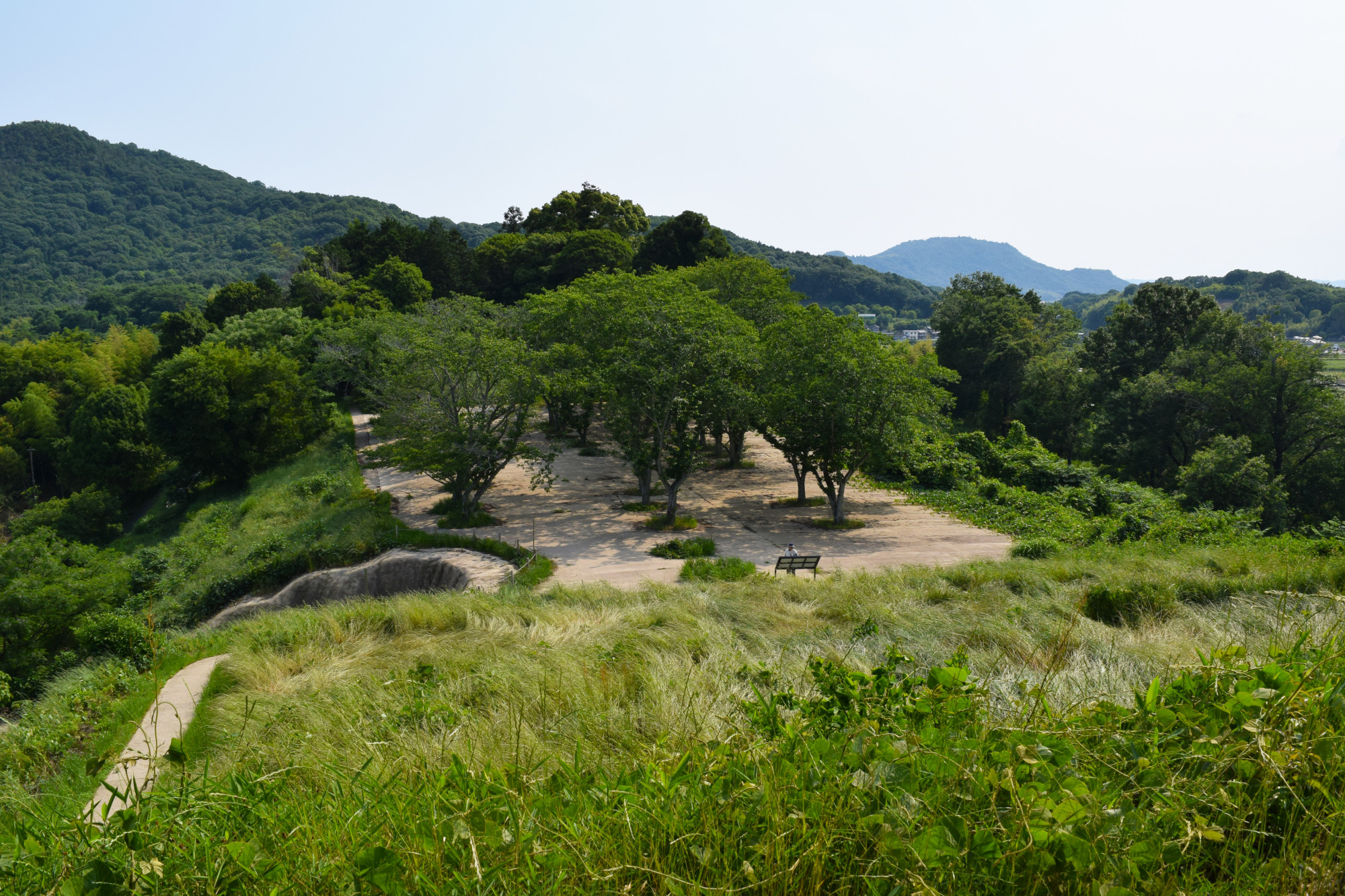 前方部の崩落跡(向かって左)