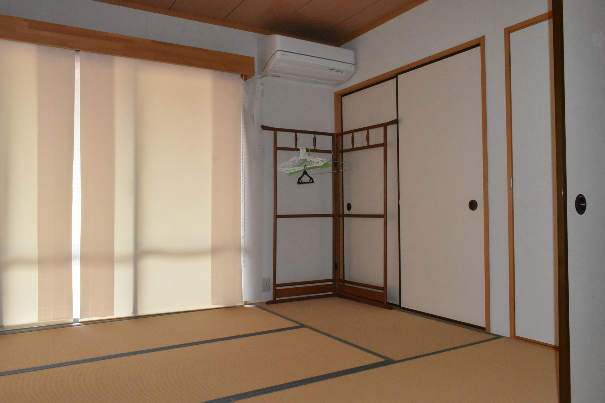 宿泊棟内部