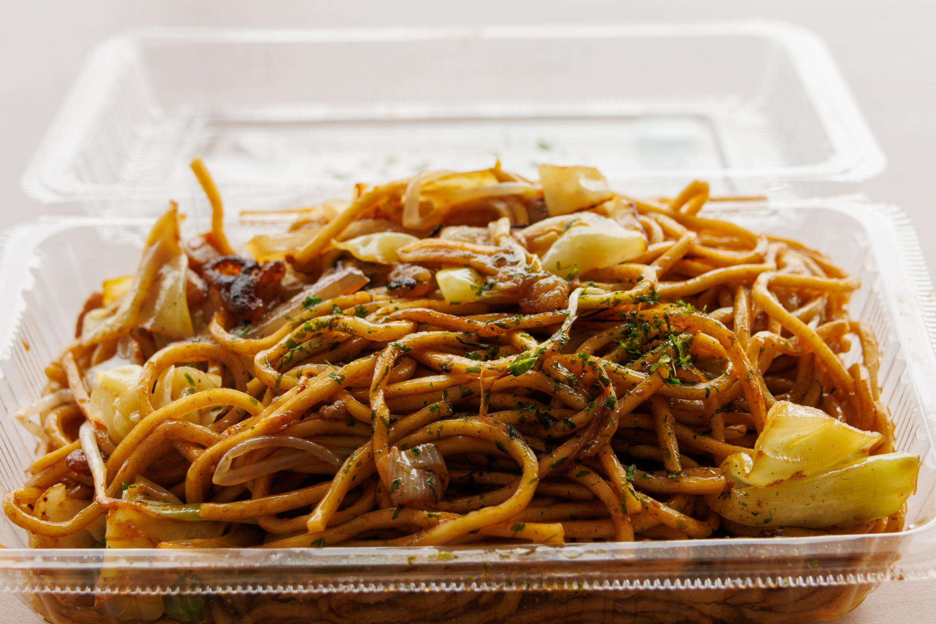 井原市美星町産の豚肉を使用した焼きそば
