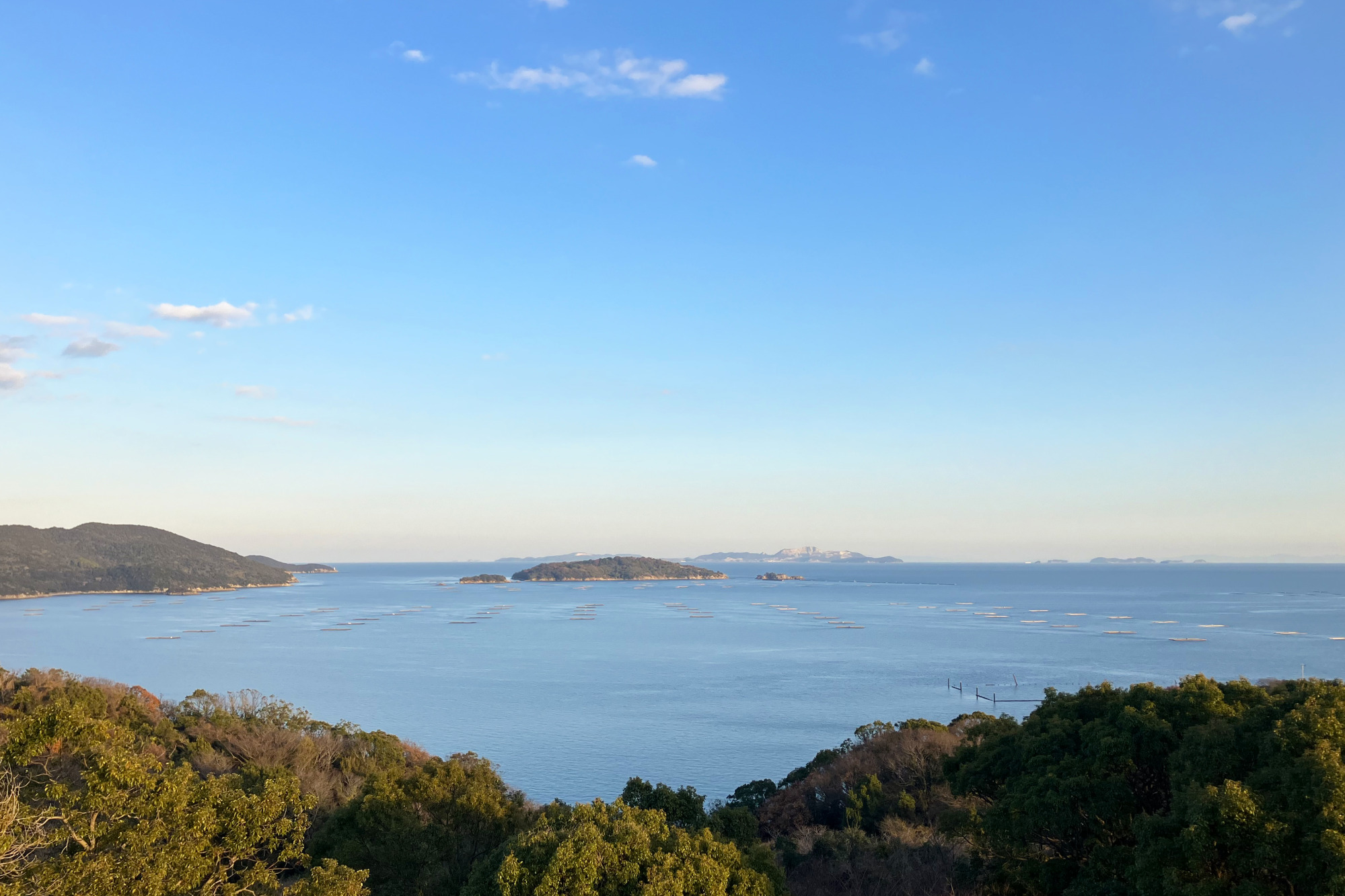 頭島から望む鶴島・家島方面