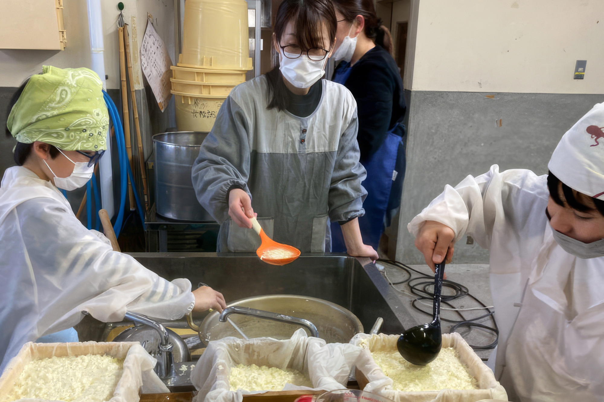 豆腐づくり(画像提供:ボスケリコ農園)