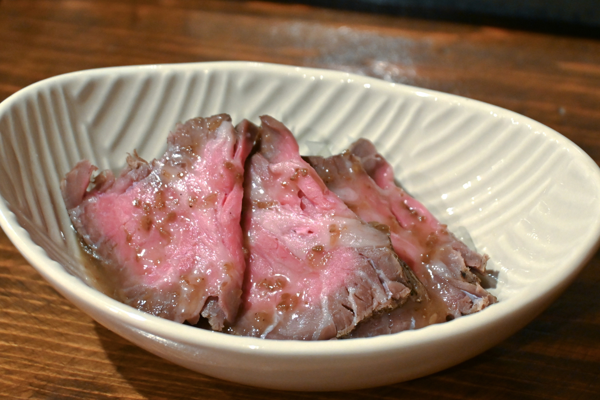 取材日のお通し「ローストビーフ」