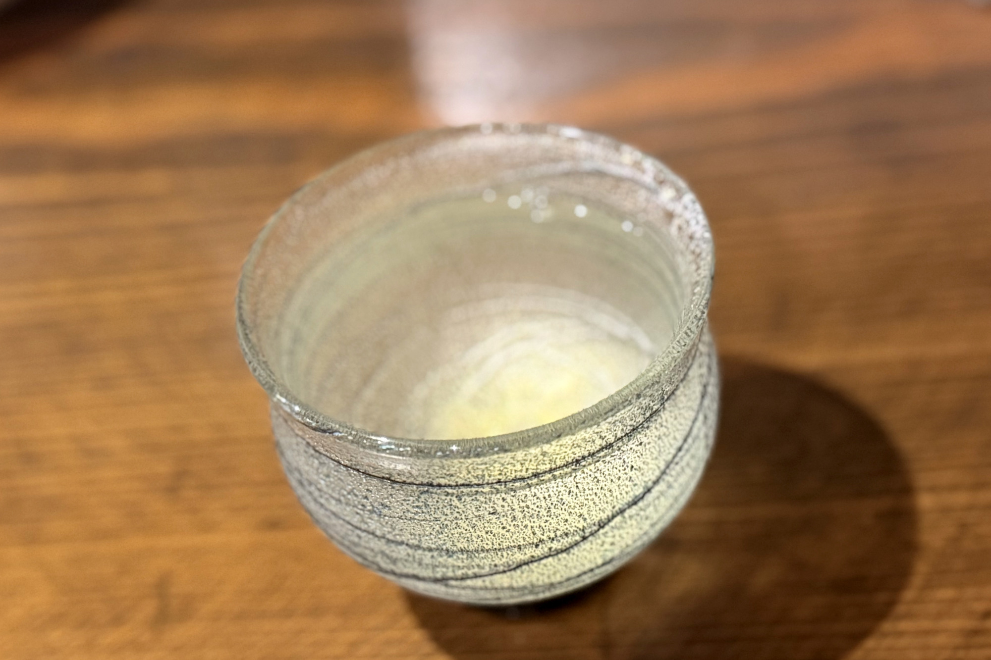 お猪口も酒やお客さんの雰囲気に合わせて