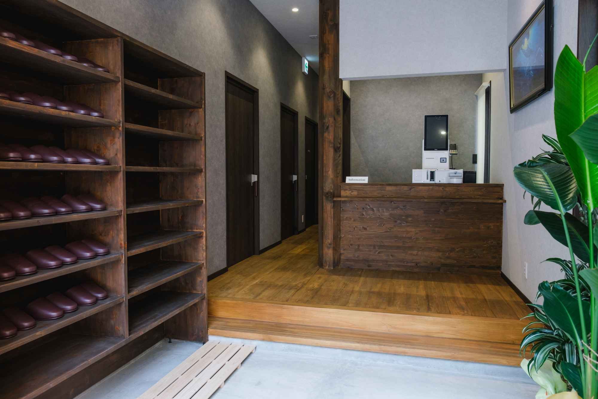 県内産の木の香りに包まれる（画像提供：Stay＆Cafe Akebono）