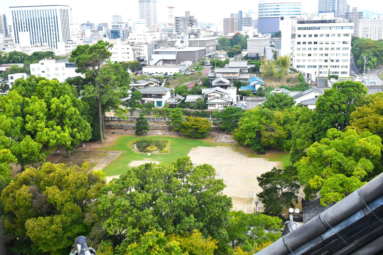 岡山城天守から見た石山