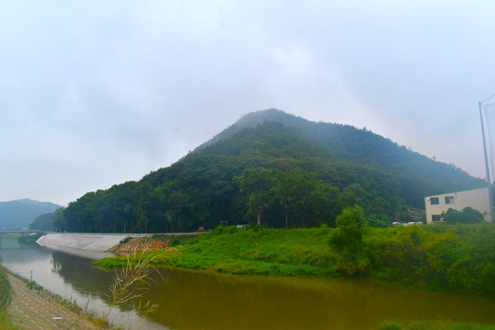 新庄山城遠景(北側より)