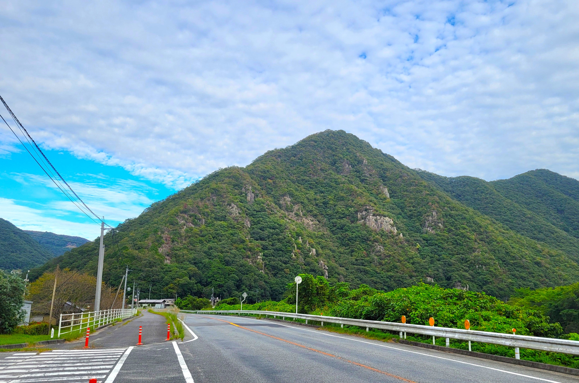 天神山城(西側からの遠望)