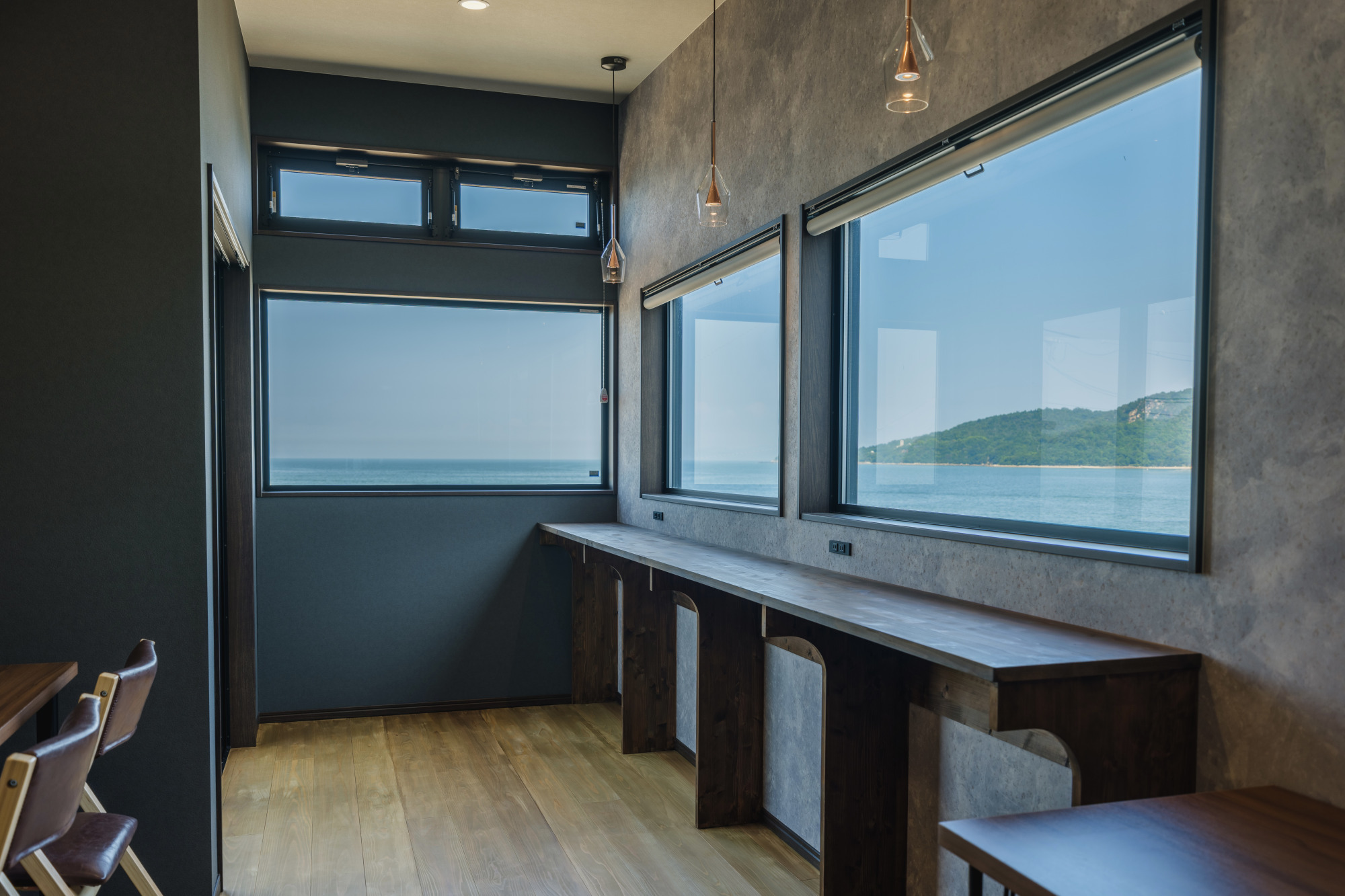 海を臨む「暁」のカウンター（画像提供：Stay＆Cafe Akebono）