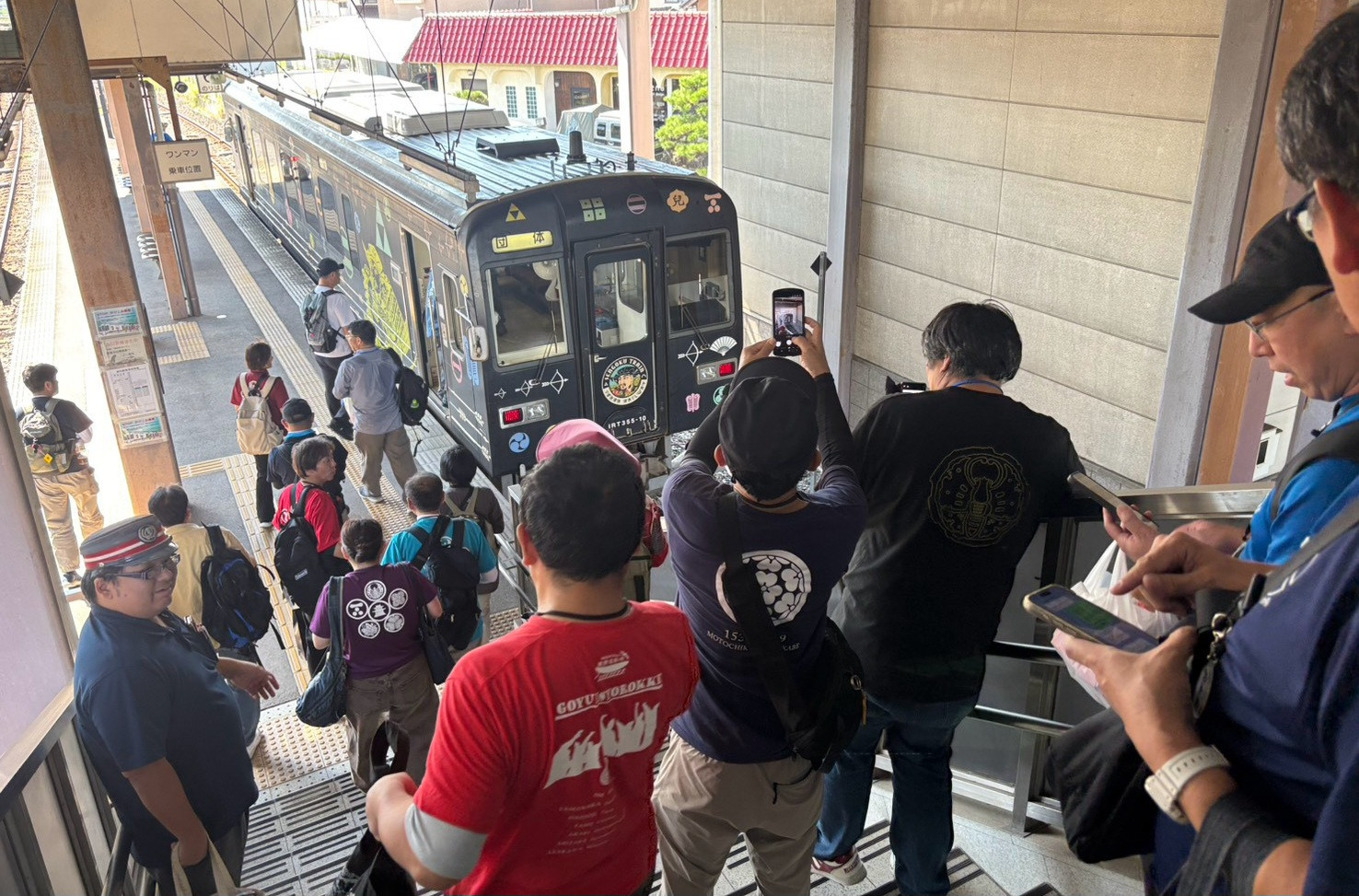 戦国列車を目の当たりにしてテンションも上がります