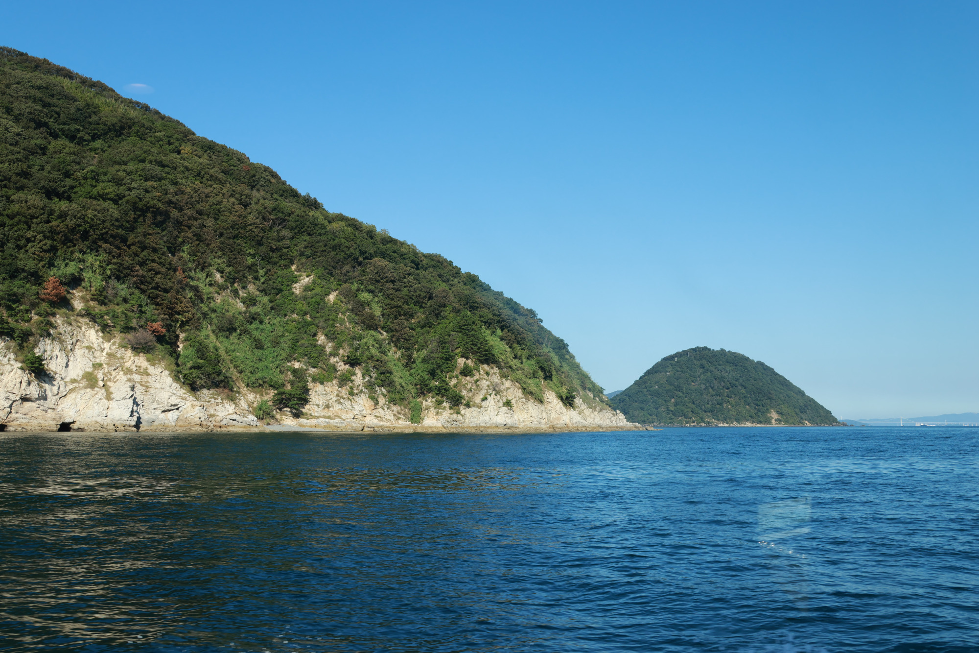 佐柳島の西側を航行