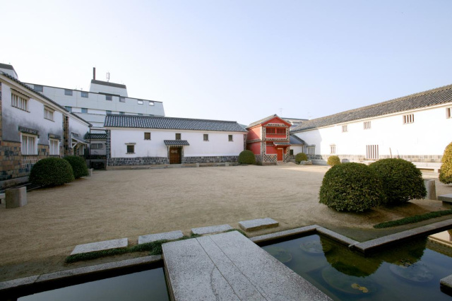 大原家の土蔵を改造した工芸・東洋館