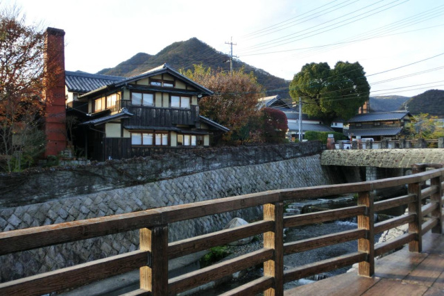 レンガ造りの赤い煙突