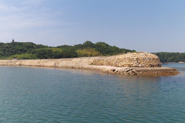 「未来に残したい漁業・漁村の歴史文化財百選」に選ばれた、元禄防波堤