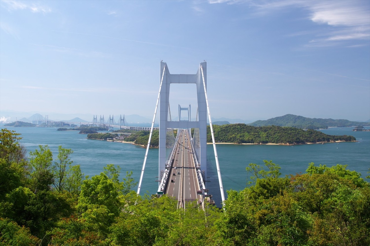 鷲羽山あずまやからの眺め（瀬戸大橋）