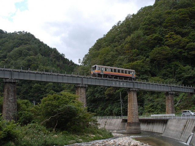 松ボウキ橋梁