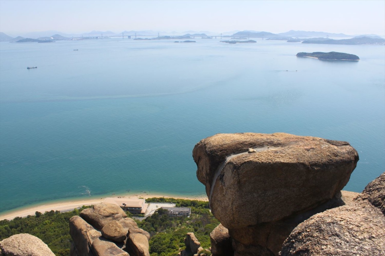 奇岩巨岩の風景