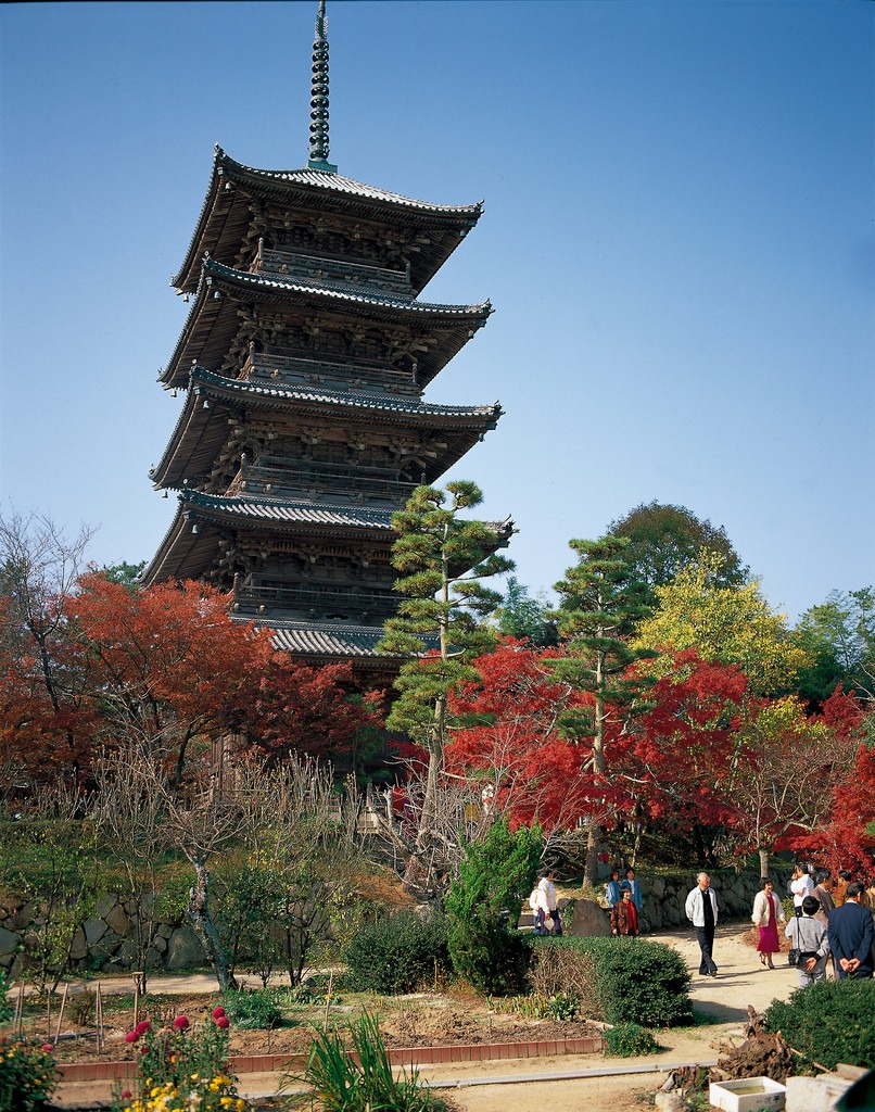 五重塔と紅葉