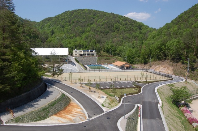 新見市民運動公園（まんさく運動公園）
