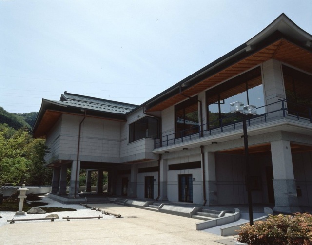 新見美術館