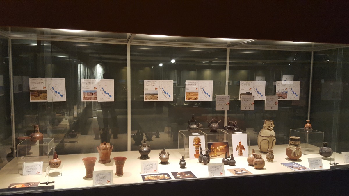 二階大展示場南展示ケース