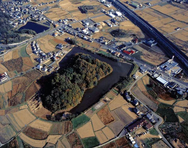 両宮山古墳