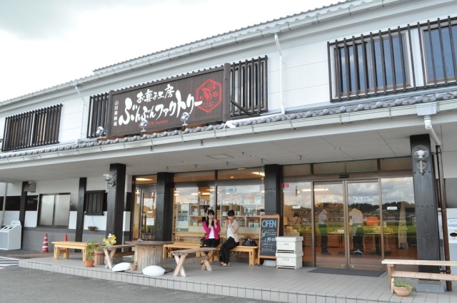 山田養蜂場お菓子工房「ぶんぶんファクトリー」