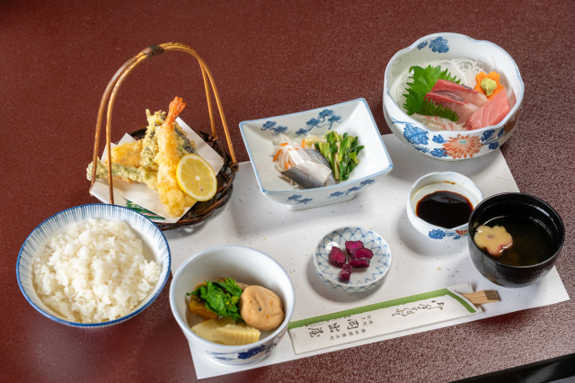 割烹旅館　岡出屋