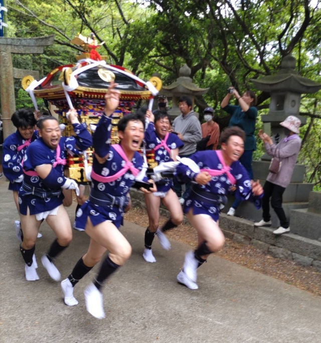 真鍋島の走り神輿
