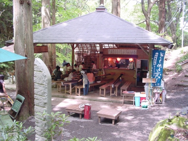 山乗渓谷そうめん流し　涼水亭