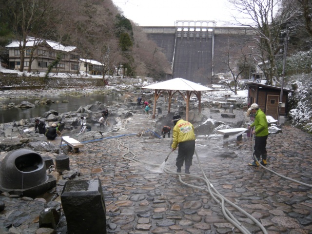 露天風呂砂湯  年末の大掃除