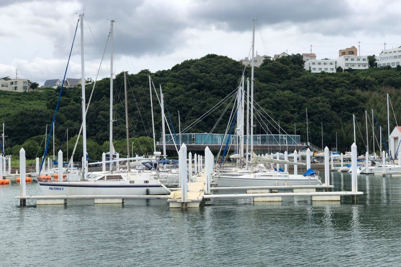 店舗は牛窓ヨットハーバーの2Fです