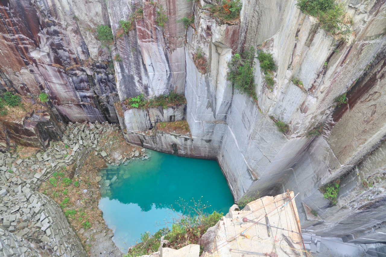 北木島 石切りの渓谷展望台