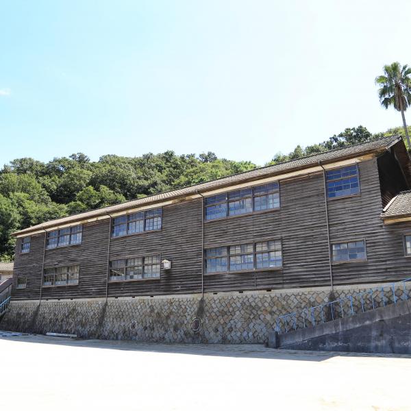 真鍋中学校