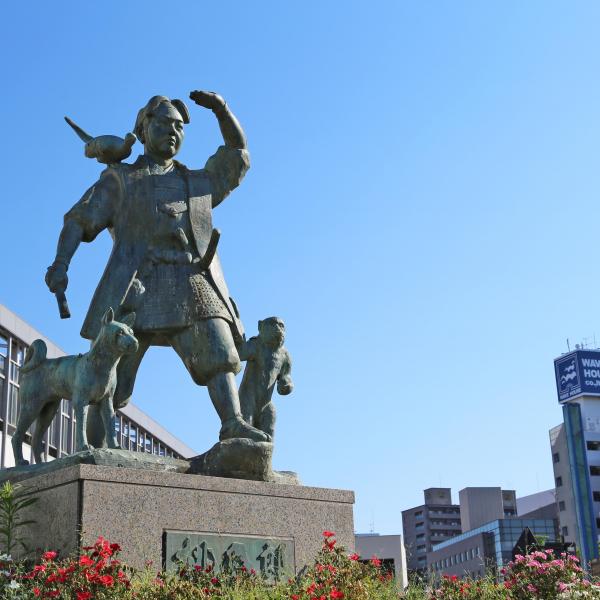 JR岡山駅前の桃太郎像