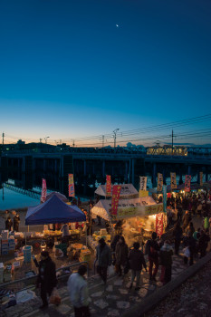 京橋朝市（縦）